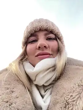 Snapshot of NewLale chatting on 12, 12, 2024 NewLale online show from 12, 12, 2024