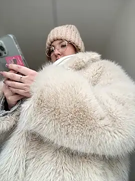 Snapshot of NewLale chatting on 23, 12, 2024 NewLale online show from 23, 12, 2024