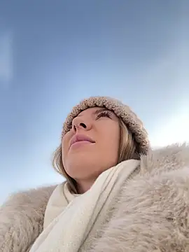 Snapshot of NewLale chatting on 3, 2, 2025 NewLale online show from 3, 2, 2025