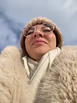 Snapshot of NewLale chatting on 13, 2, 2025 NewLale online show from 13, 2, 2025