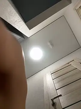 Snapshot of NewLale chatting on 25, 9, 2025 NewLale online show from 25, 9, 2025