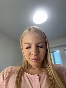 Snapshot of NewLale chatting on 1, 12, 2025 NewLale online show from 1, 12, 2025