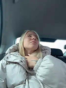 Snapshot of NewLale chatting on 5, 4, 2026 NewLale online show from 5, 4, 2026