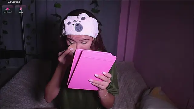 IsabellaFerreiraa online show from 7, 2, 2025