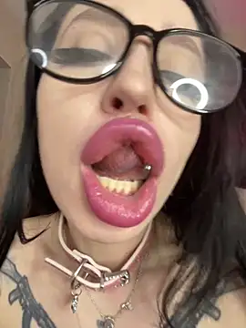 Molly  Moon online show from 22, 4, 2026