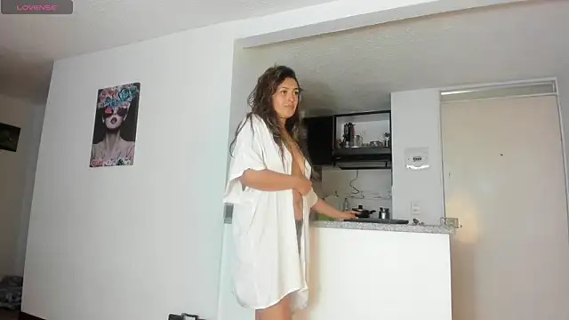 lauramcdowell1 online show from 14, 6, 2026
