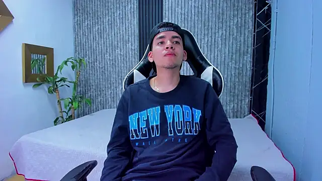 Mike 0233  online show from 6, 11, 2025