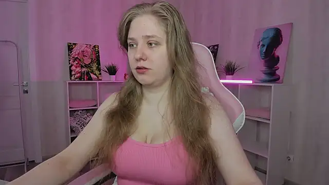 Snapshot of Megan_Violer chatting on 7, 5, 2026 Megan Violer online show from 7, 5, 2026
