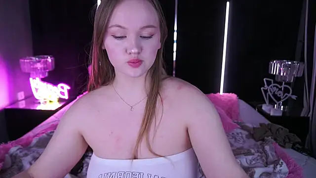 LylaYeess online show from 8, 2, 2025