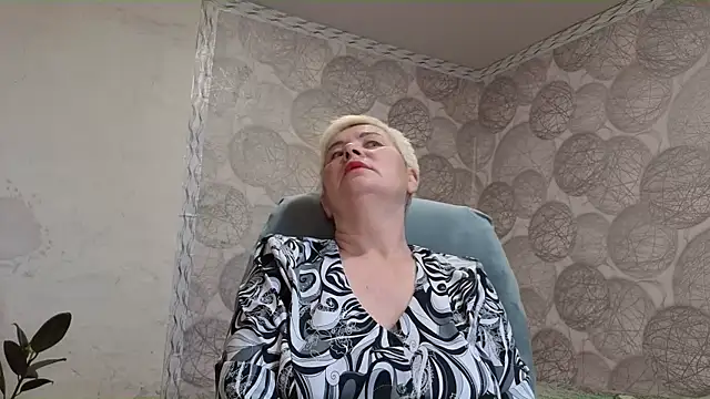 NicoleOlla online show from 28, 10, 2025