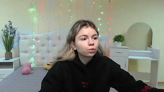 TinaRedly online show from 28, 1, 2025