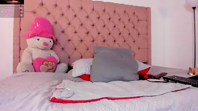 AinaPink online show from 17, 12, 2024