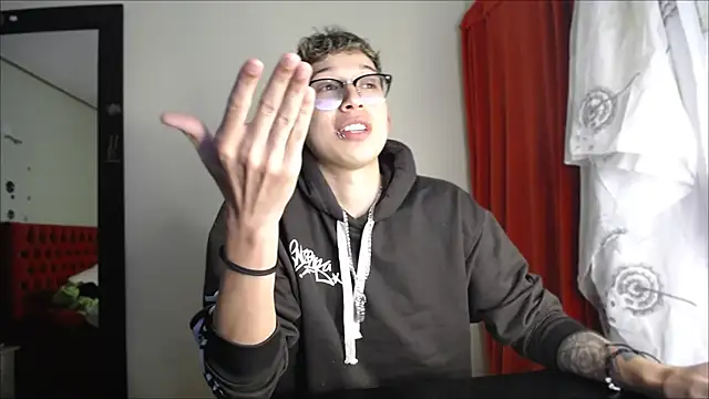 Snapshot of _Thomas_hot_ chatting on 23, 12, 2024 Thomas hot online show from 23, 12, 2024