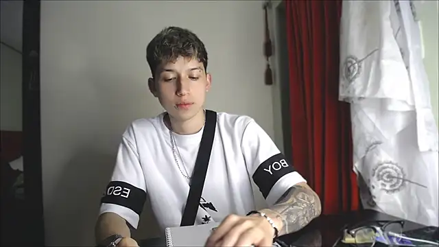 Snapshot of _Thomas_hot_ chatting on 25, 12, 2024 Thomas hot online show from 25, 12, 2024