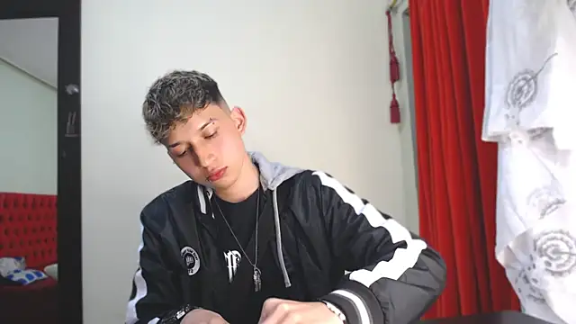 Snapshot of _Thomas_hot_ chatting on 1, 1, 2025 Thomas hot online show from 1, 1, 2025