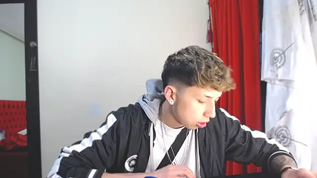 Snapshot of _Thomas_hot_ chatting on 8, 1, 2025 Thomas hot online show from 8, 1, 2025