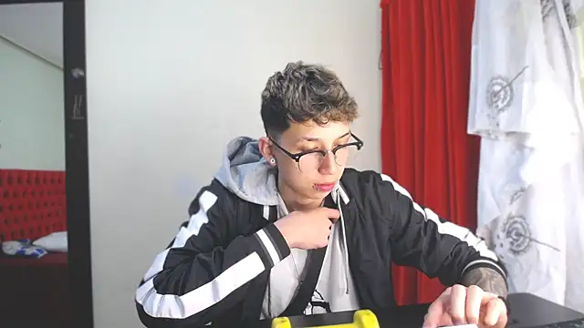 Snapshot of _Thomas_hot_ chatting on 8, 1, 2025 Thomas hot online show from 8, 1, 2025