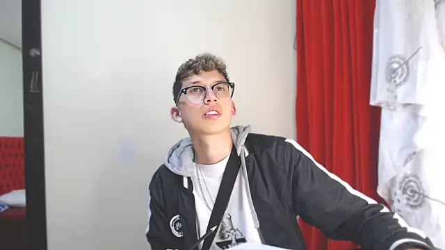 Snapshot of _Thomas_hot_ chatting on 8, 1, 2025 Thomas hot online show from 8, 1, 2025