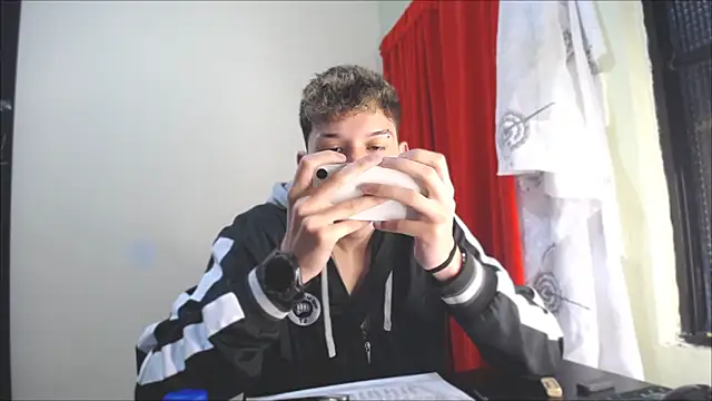 Snapshot of _Thomas_hot_ chatting on 12, 1, 2025 Thomas hot online show from 12, 1, 2025