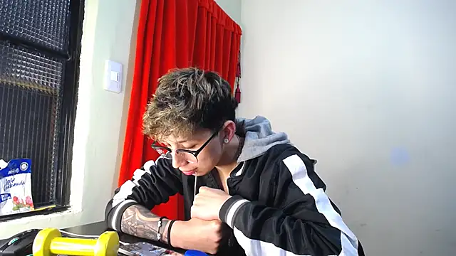 Snapshot of _Thomas_hot_ chatting on 1, 2, 2025 Thomas hot online show from 1, 2, 2025