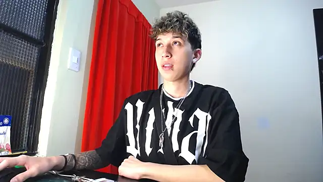 Snapshot of _Thomas_hot_ chatting on 7, 2, 2025 Thomas hot online show from 7, 2, 2025