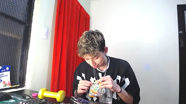 Snapshot of _Thomas_hot_ chatting on 8, 2, 2025 Thomas hot online show from 8, 2, 2025