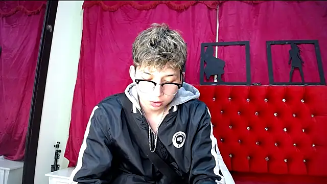 Snapshot of _Thomas_hot_ chatting on 21, 2, 2025 Thomas hot online show from 21, 2, 2025