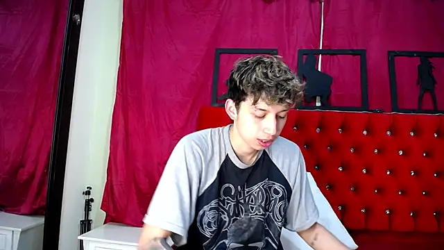 Snapshot of _Thomas_hot_ chatting on 28, 2, 2025 Thomas hot online show from 28, 2, 2025