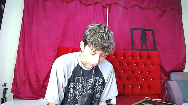 Snapshot of _Thomas_hot_ chatting on 1, 3, 2025 Thomas hot online show from 1, 3, 2025