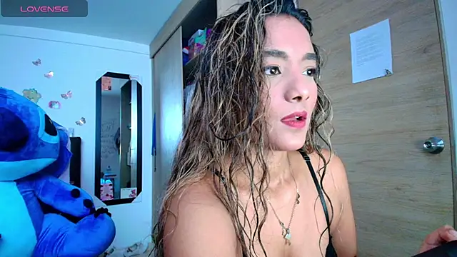 megan collins96 online show from 27, 4, 2026