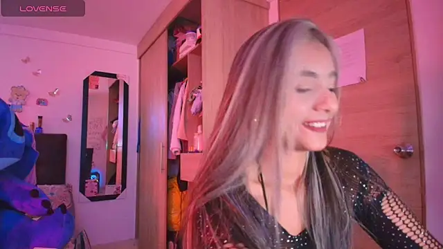 Snapshot of megan_collins96 chatting on 22, 5, 2026 megan collins96 online show from 22, 5, 2026