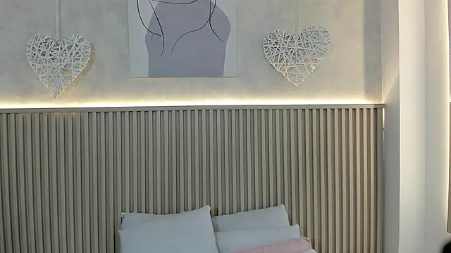 charlottebrowns  online show from 23, 4, 2026