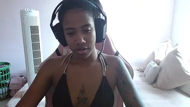 TiffanyRoouse online show from 19, 12, 2024