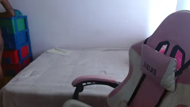 TiffanyRoouse online show from 16, 2, 2025