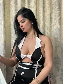  adelle online show from 23, 4, 2026