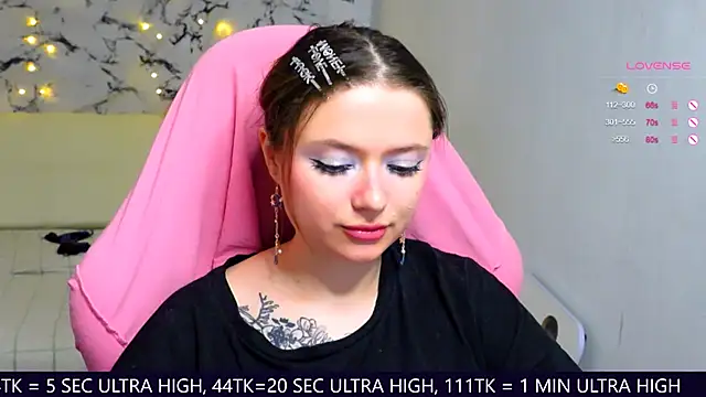 Snapshot of me__hanna chatting on 6, 3, 2025 me hanna online show from 6, 3, 2025