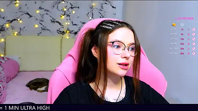 Snapshot of me__hanna chatting on 10, 3, 2025 me hanna online show from 10, 3, 2025