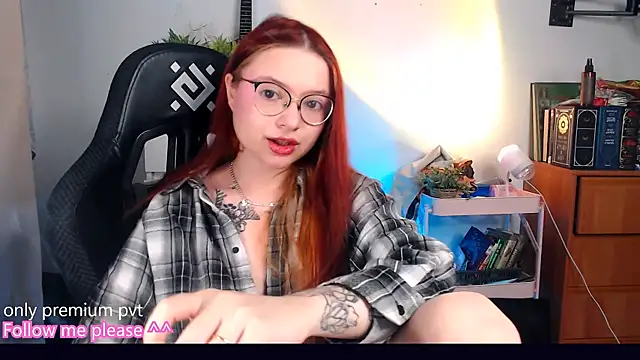 Snapshot of me__hanna chatting on 29, 9, 2025 me hanna online show from 29, 9, 2025