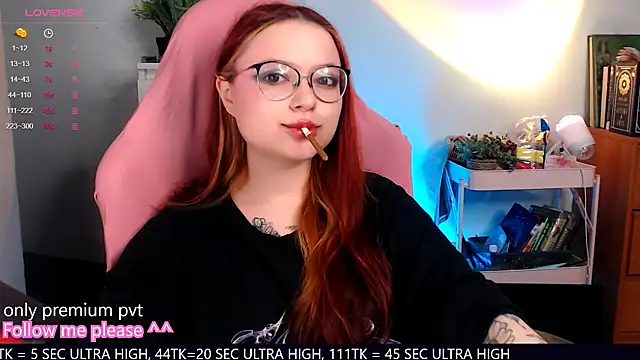 Snapshot of me__hanna chatting on 1, 10, 2025 me hanna online show from 1, 10, 2025