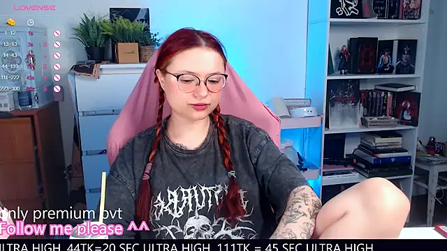 Snapshot of me__hanna chatting on 10, 11, 2025 me hanna online show from 10, 11, 2025