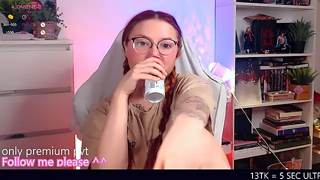 Snapshot of me__hanna chatting on 15, 11, 2025 me hanna online show from 15, 11, 2025