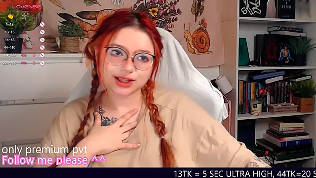 Snapshot of me__hanna chatting on 4, 12, 2025 me hanna online show from 4, 12, 2025