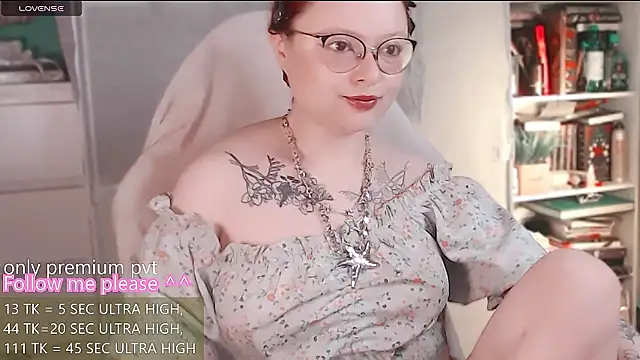 Snapshot of me__hanna chatting on 7, 5, 2026 me hanna online show from 7, 5, 2026