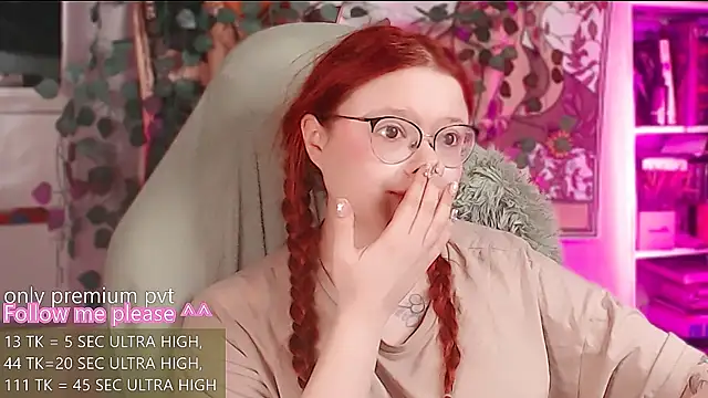 Snapshot of me__hanna chatting on 16, 6, 2026 me hanna online show from 16, 6, 2026
