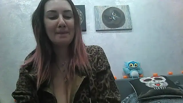 Snapshot of BlueXOwl chatting on 18, 12, 2025 BlueXOwl online show from 18, 12, 2025