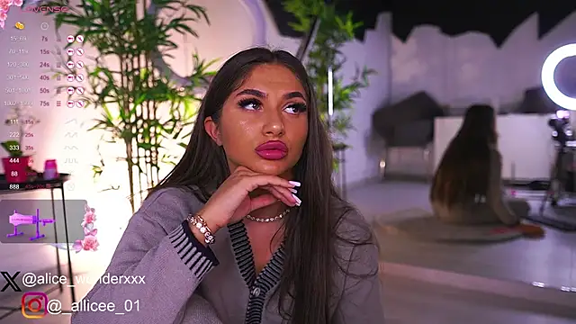 VanessaSimon online show from 8, 2, 2025