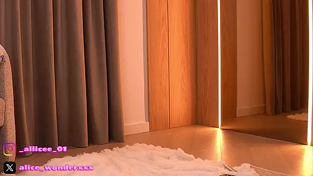 VanessaSimon online show from 4, 3, 2026