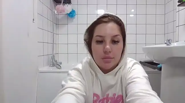 Snapshot of magical_mia chatting on 2, 2, 2025 magical mia online show from 2, 2, 2025