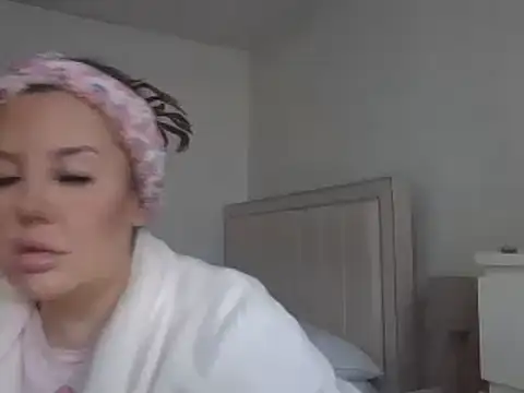 Snapshot of magical_mia chatting on 24, 2, 2025 magical mia online show from 24, 2, 2025