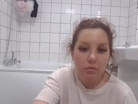 Snapshot of magical_mia chatting on 10, 3, 2025 magical mia online show from 10, 3, 2025